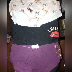 3 Pairs Of Vs Bikini/brief Nwt